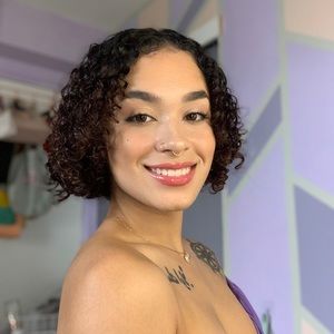 Meet your Posher, Kayla